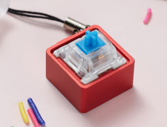 CHAVEIRO ZOMO VERMELHO COM SWINTCH MECANICO AZUL