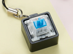 CHAVEIRO ZOMO PRETO COM SWINTCH MECANICO AZUL