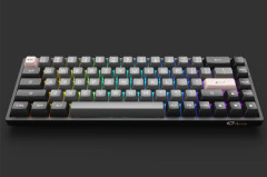 TECLADO GAMER SWITCH AKKO X TTC DEMON LINEAR KEYCAPS ASA PBT DOUBLE SHOT 65% LAYOUT MODELO PRETO E ROSA 3068B